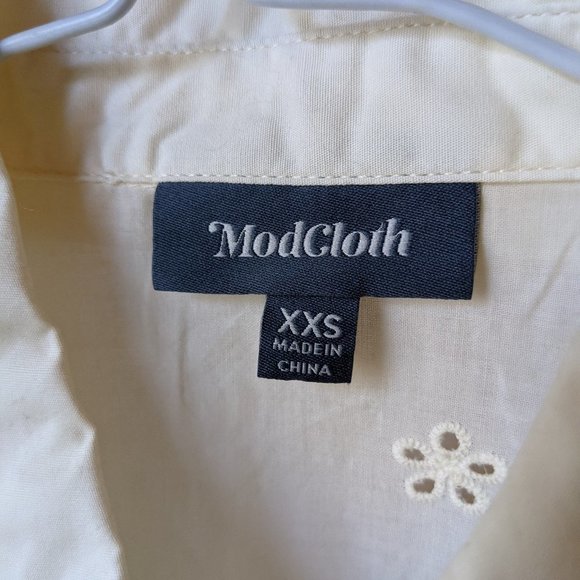 Mocloth - Eyelet Button-Up Top - Picture 5 of 5